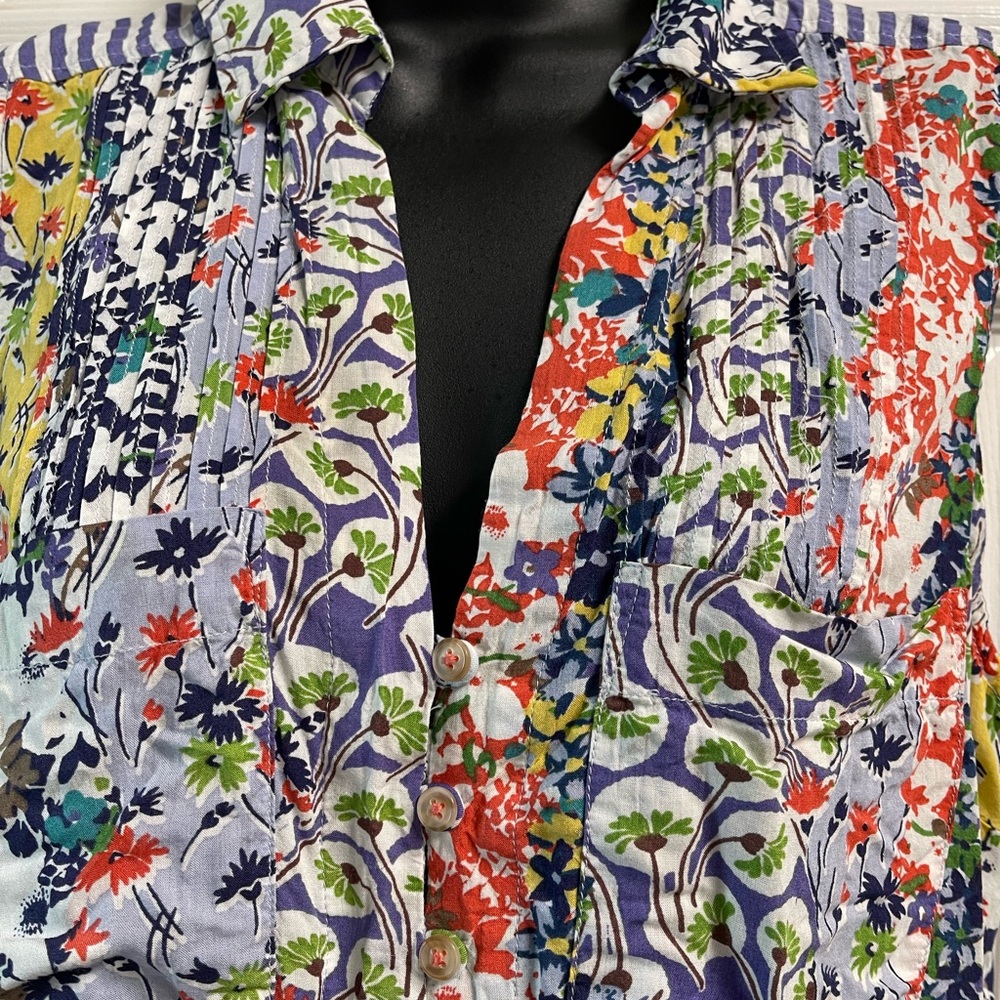 Sleeveless Floral Patchwork V-Neck Top in Multi - Picture 5 of 6